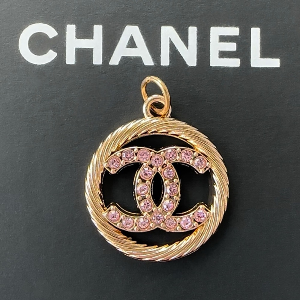AUTHENTIC CHANEL PINK RHINESTONE CC GOLD TONE ROUND ZIPPER PULL PENDANT